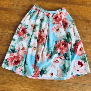 Le Lis Floral skirt with pockets size. Small